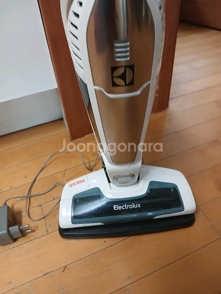 <부품용>일렉트로룩스 무선청소기/ZB3104--1