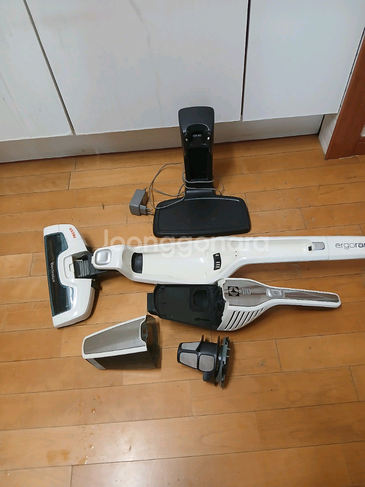 <부품용>일렉트로룩스 무선청소기/ZB3104--3