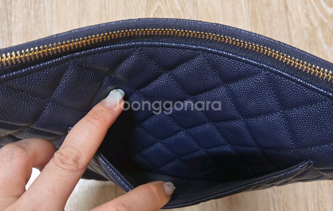 샤넬 로고 캐비어 미듐 클러치 (컨디션굿)가격내림--5