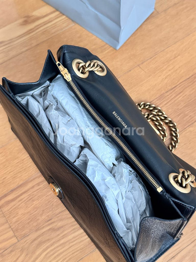 발렌시아가 크러쉬 체인백 블랙 (미디엄)--2