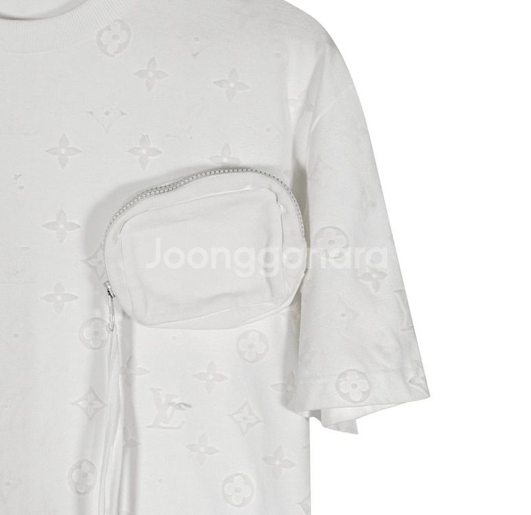 [L] 루이비통 3D 포켓 모노그램 반팔 티셔츠 화이트--3