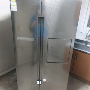 삼성지펠 양문형 냉장고 RS82J60007N