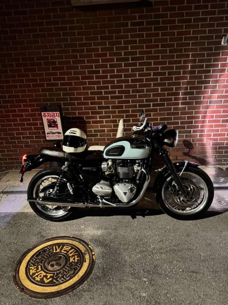 트라이엄프 본네빌 T120 크롬edition 한정판 이미지