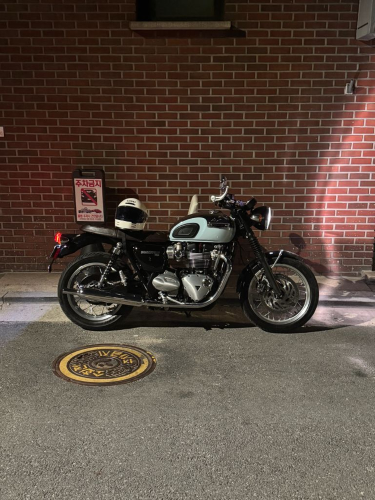 트라이엄프 본네빌 T120 크롬edition 한정판 이미지