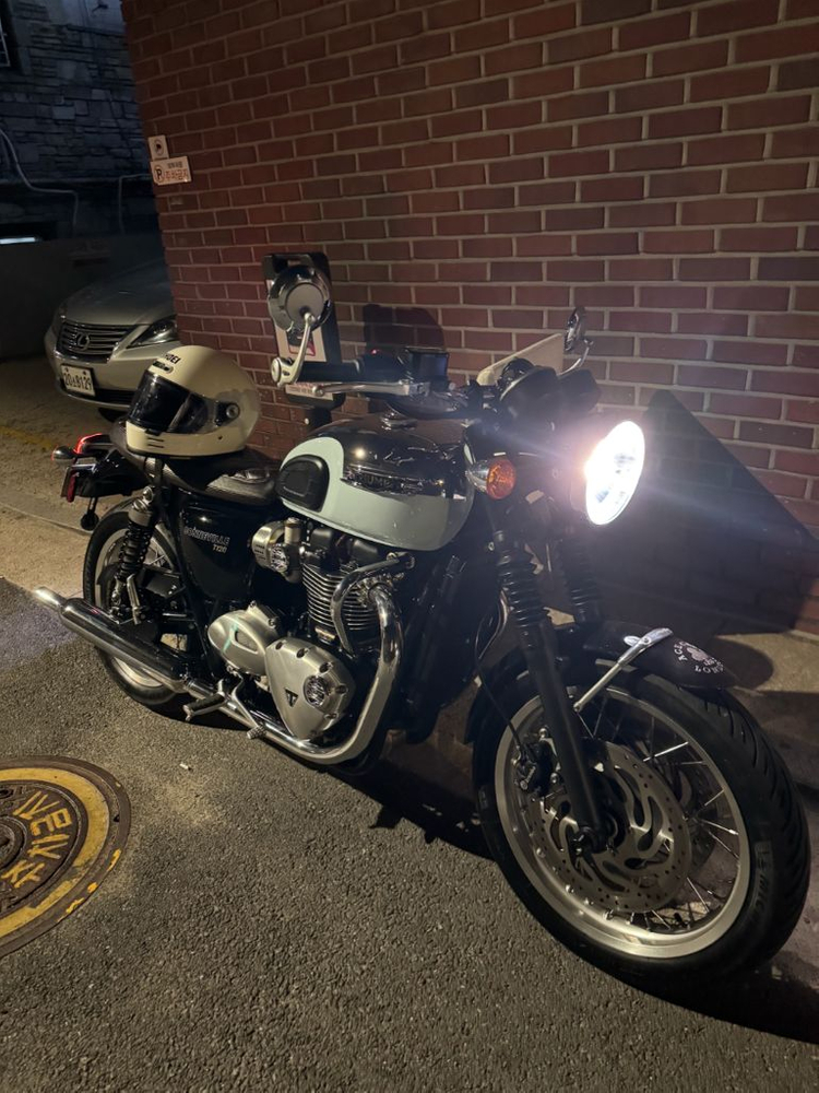 트라이엄프 본네빌 T120 크롬edition 한정판 이미지