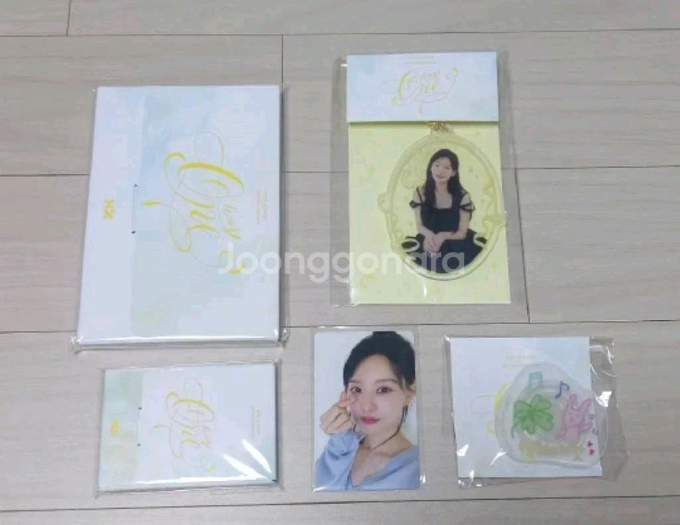 김지원 팬미팅 굿즈 한정판 MD--0