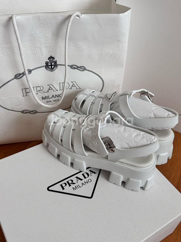 프라다 러버 모놀리스 샌들 39--0