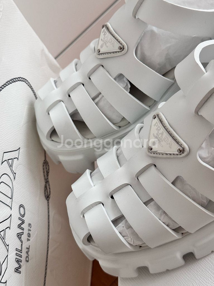 프라다 러버 모놀리스 샌들 39--3