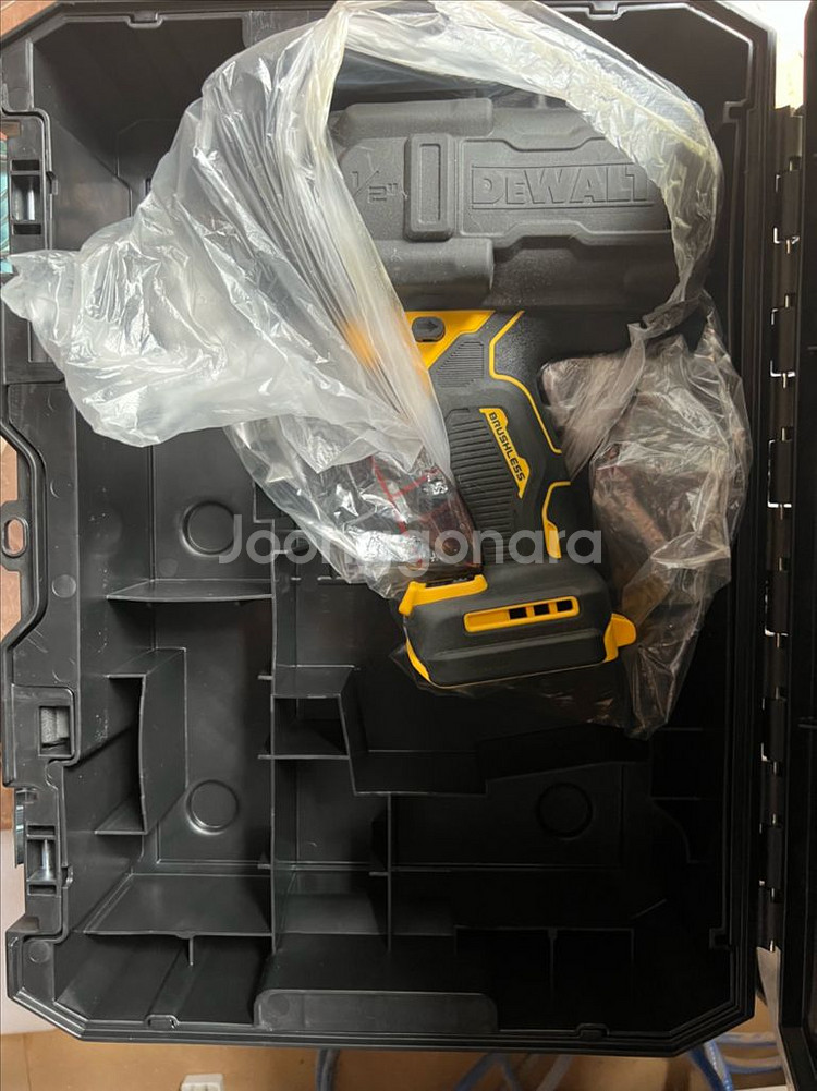 디월트 DCF961NT 20V 브러쉬리스 하이토크 임팩--1