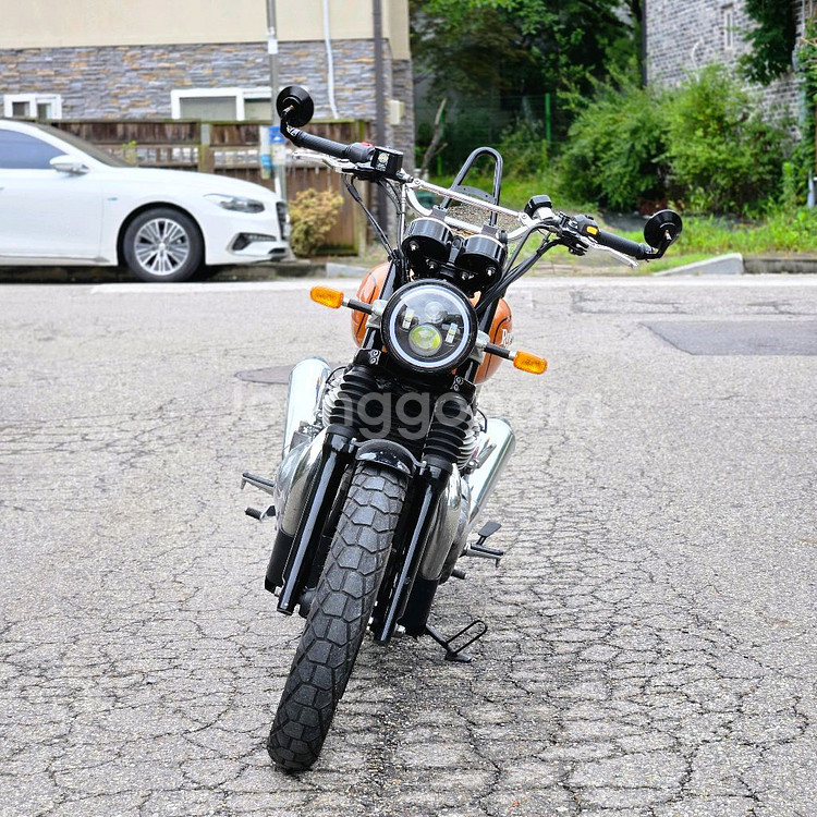 로얄엔필드 인터셉터650 19년식 짧은키로수 판매합니다--1