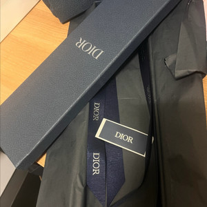 디올 넥타이 상자