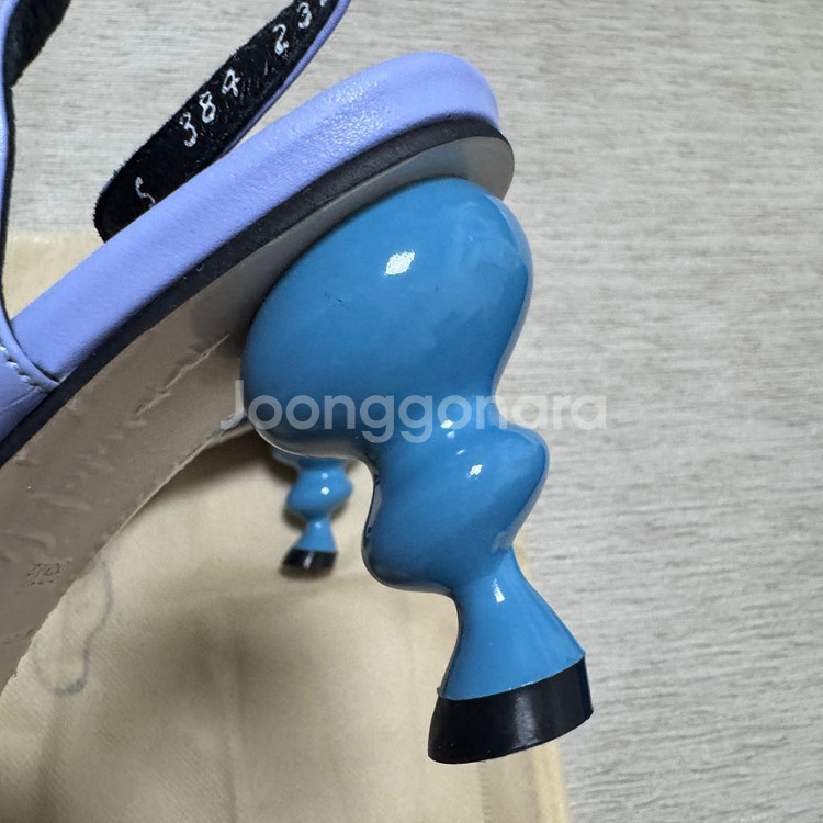 새상품 율이에 스틸레토 물결 슬링백 힐 pvc 235--3