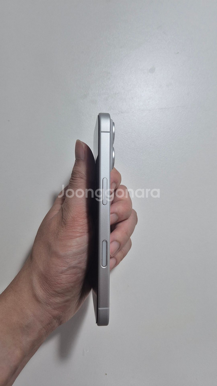 아이폰16 화이트 128gb A급 박풀 판매합니다.--2