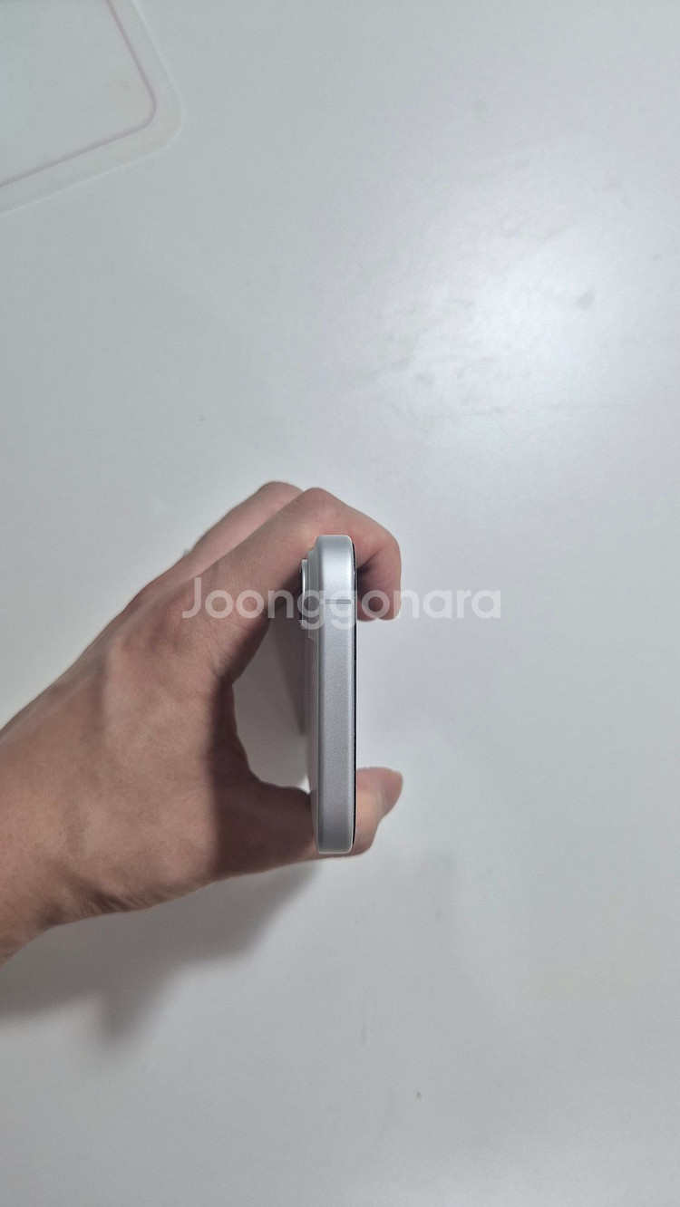 아이폰16 화이트 128gb A급 박풀 판매합니다.--1