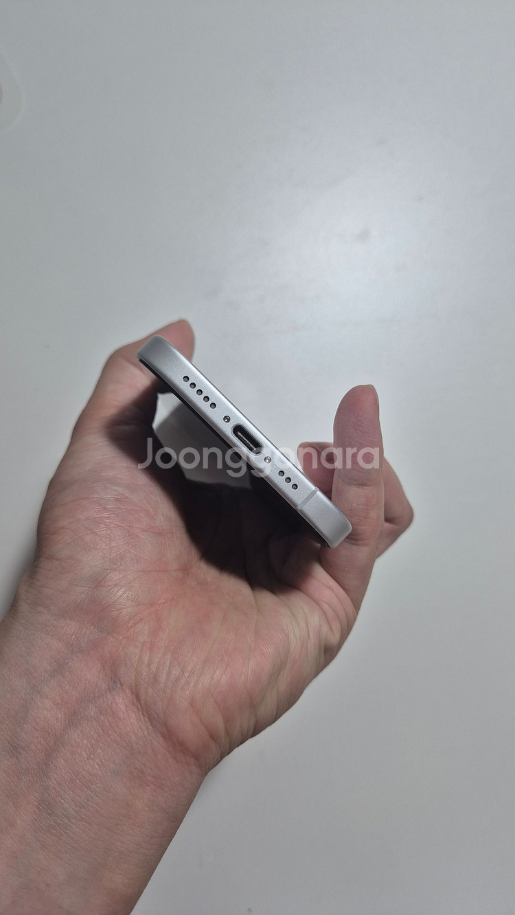 아이폰16 화이트 128gb A급 박풀 판매합니다.--8