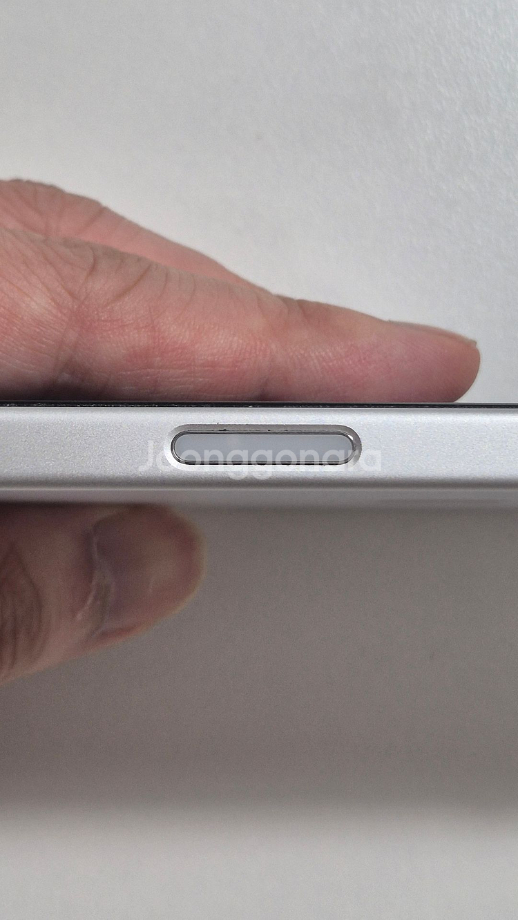 아이폰16 화이트 128gb A급 박풀 판매합니다.--6