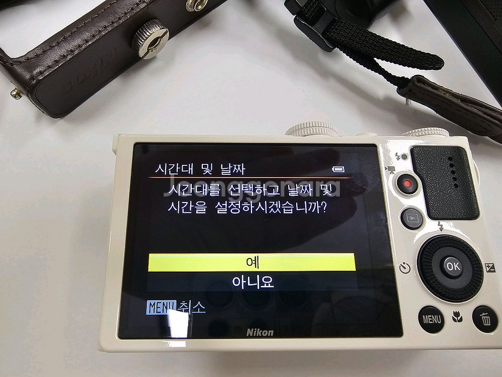 Nikon p330 white--1