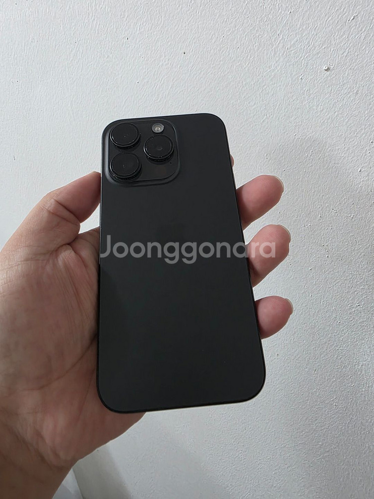 아이폰15프로 블랙 티타늄 256기가 SS급 팝니다--1