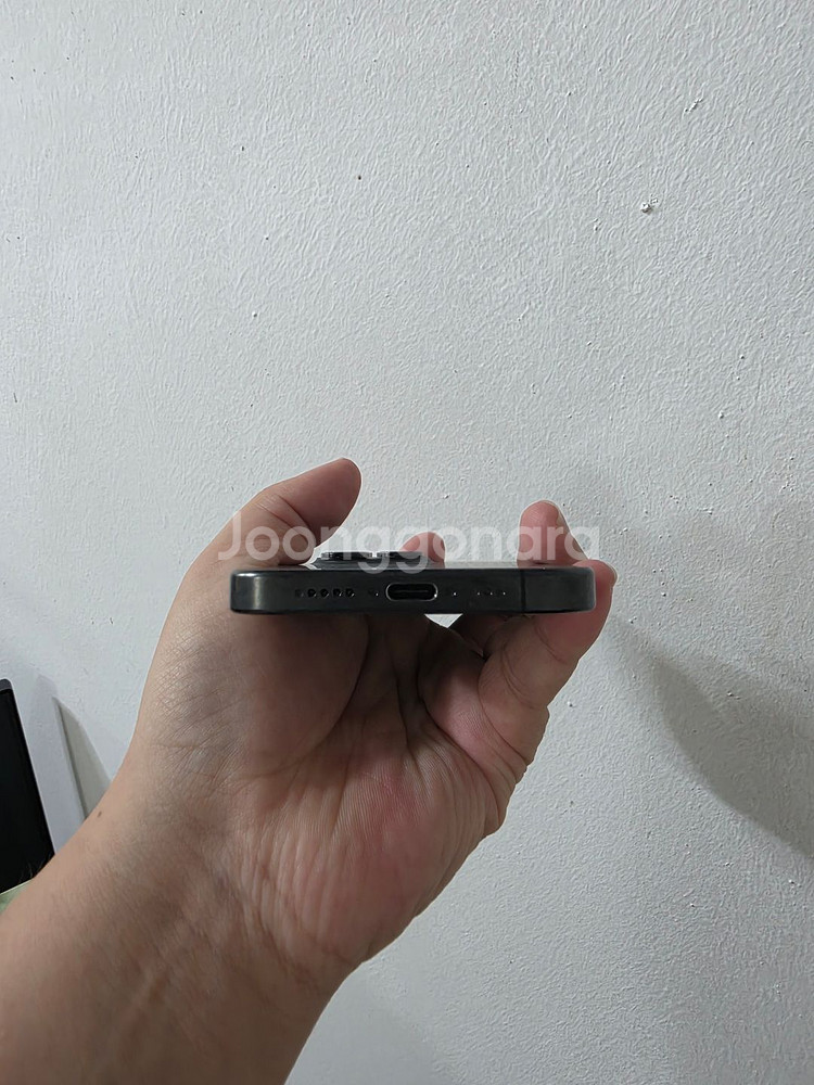 아이폰15프로 블랙 티타늄 256기가 SS급 팝니다--4