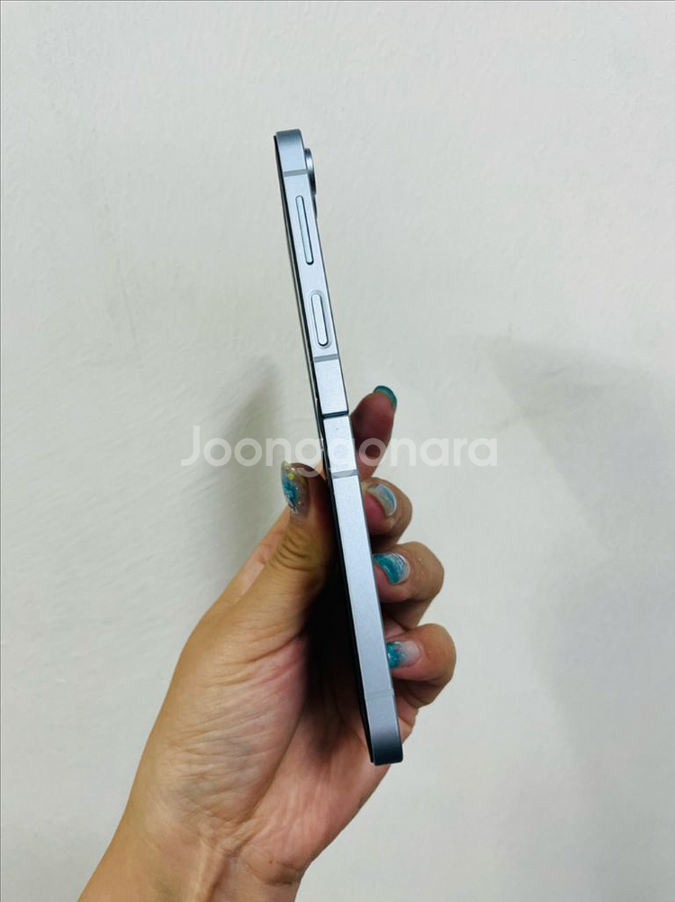 갤럭시 Z플립6 블루 256기가 판매합니다.--2