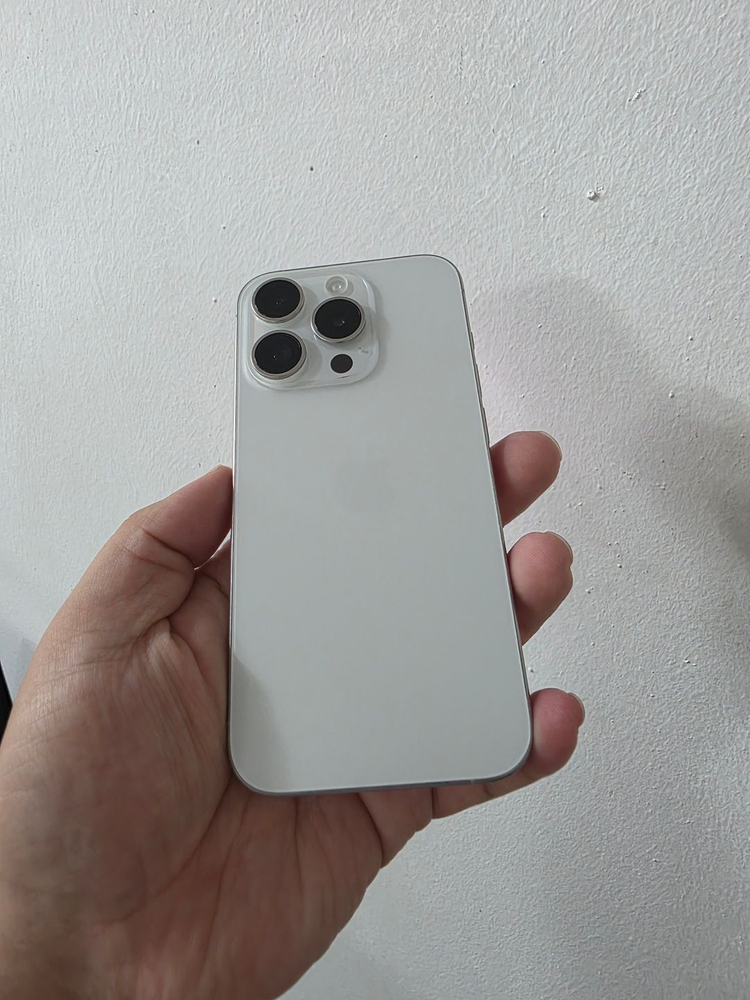 아이폰15프로 화이트 티타늄 256기가 SS급 팝니다 이미지