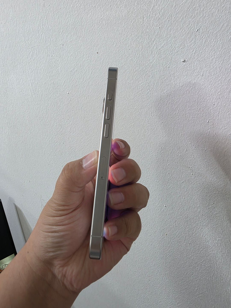 아이폰15프로 화이트 티타늄 256기가 SS급 팝니다 이미지