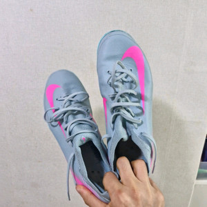 나이키 풋살화 머큐리얼 베이퍼 16tf 260mm