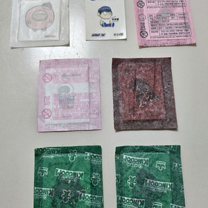 와다다곰 가비지타임 노티드 진라면 디지몬 쿠키런 띠부씰