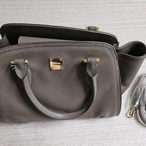 피오루치 가죽가방