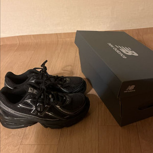 뉴발란스 740 블랙