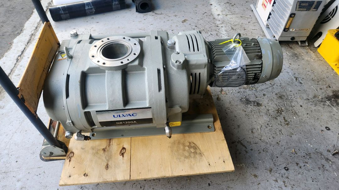 NB1200A ULVAC 알박 부스터 진공펌프 중고 판 이미지