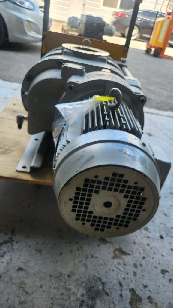 NB1200A ULVAC 알박 부스터 진공펌프 중고 판 이미지