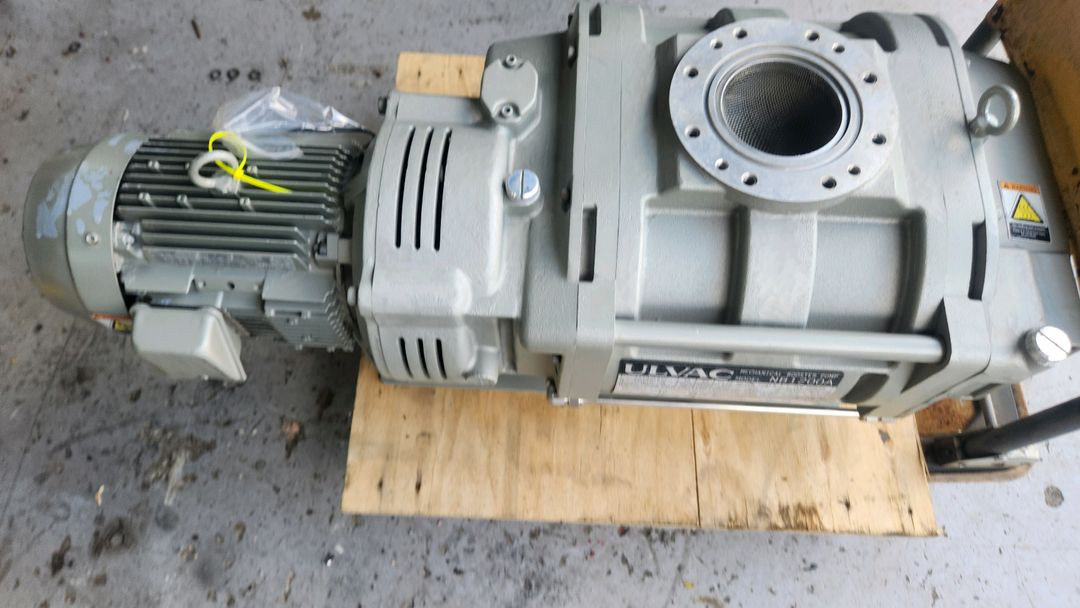 NB1200A ULVAC 알박 부스터 진공펌프 중고 판 이미지