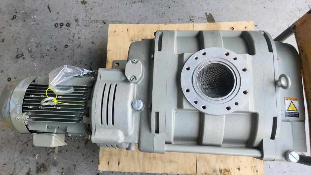 NB1200A ULVAC 알박 부스터 진공펌프 중고 판 이미지