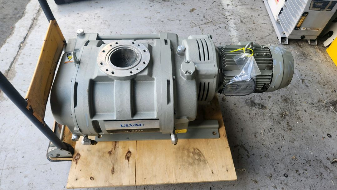 NB1200A ULVAC 알박 부스터 진공펌프 중고 판 이미지