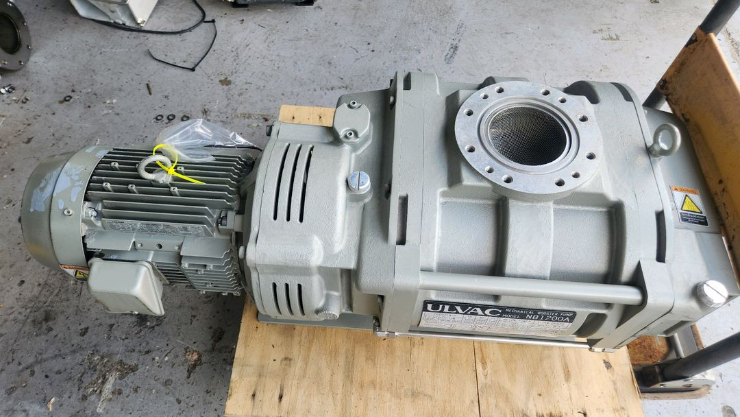 NB1200A ULVAC 알박 부스터 진공펌프 중고 판 이미지