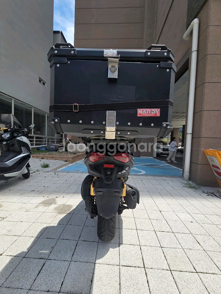 24년식 xmax300 팔아요--2