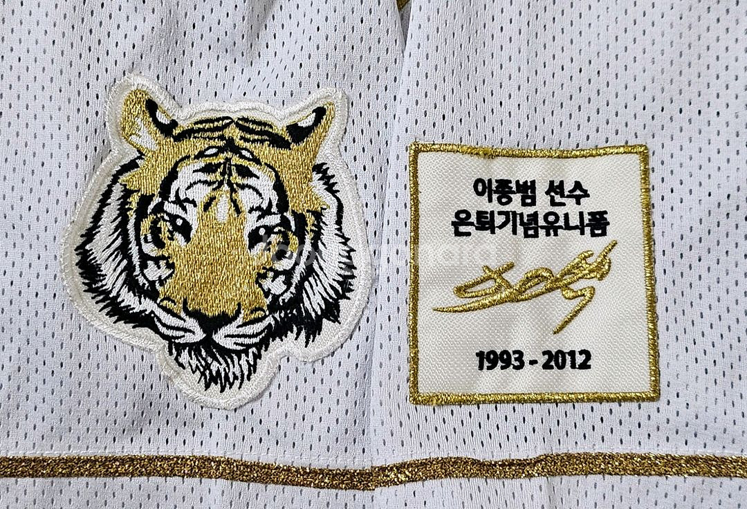 [90] 기아타이거즈 제트 이종범 은퇴 기념 유니폼--2