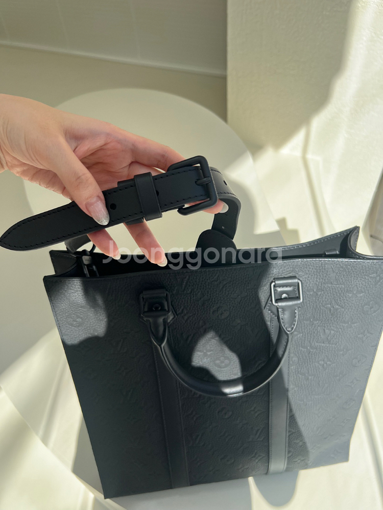 루이비통가방 삭플라 모노그램 토뤼옹 판매합니다--6