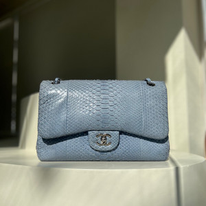 샤넬가방 한정판 클래식 파이톤 판매합니다