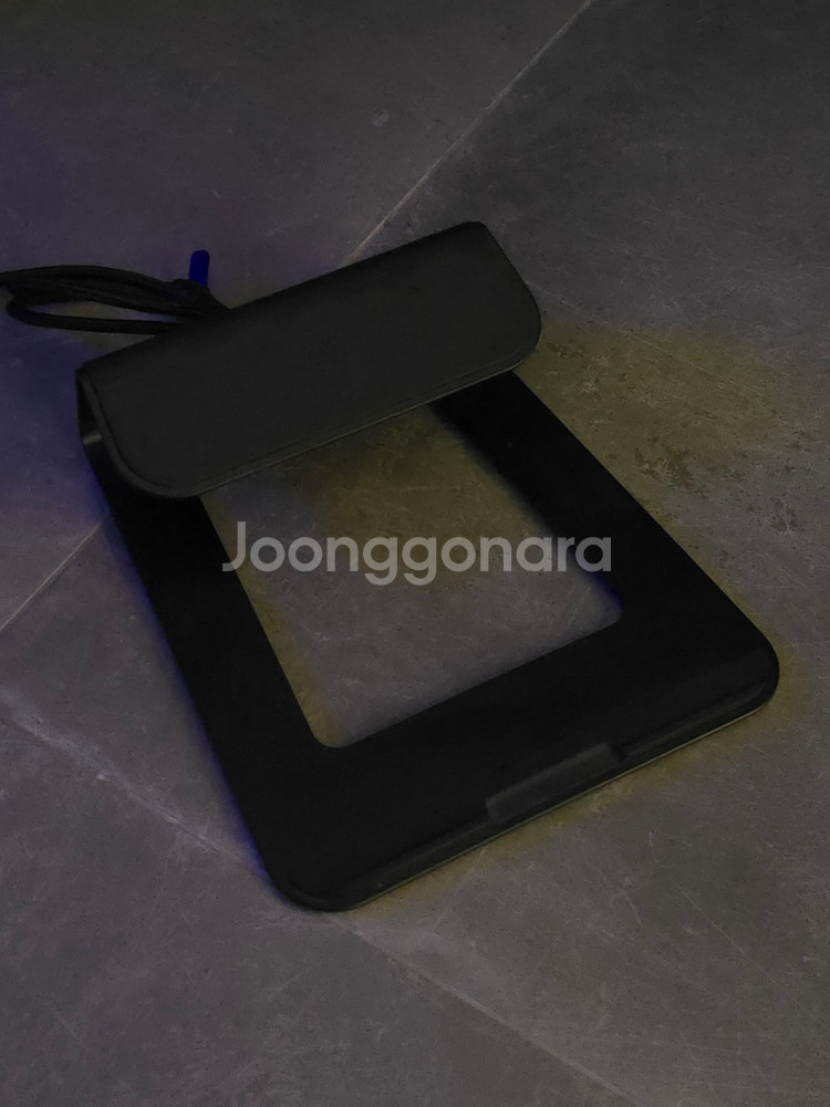 Razer 크로마 스탠드 V2 노트북 거치대--0