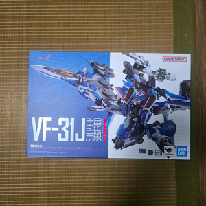 DX 초합금 마크로스 VF-31J 지크프리드 리바이벌