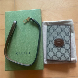구찌 GG 여권지갑 새상품