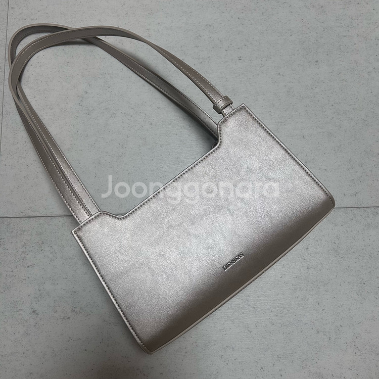 디어니스 에센삭 펄 색상 팔아요--1