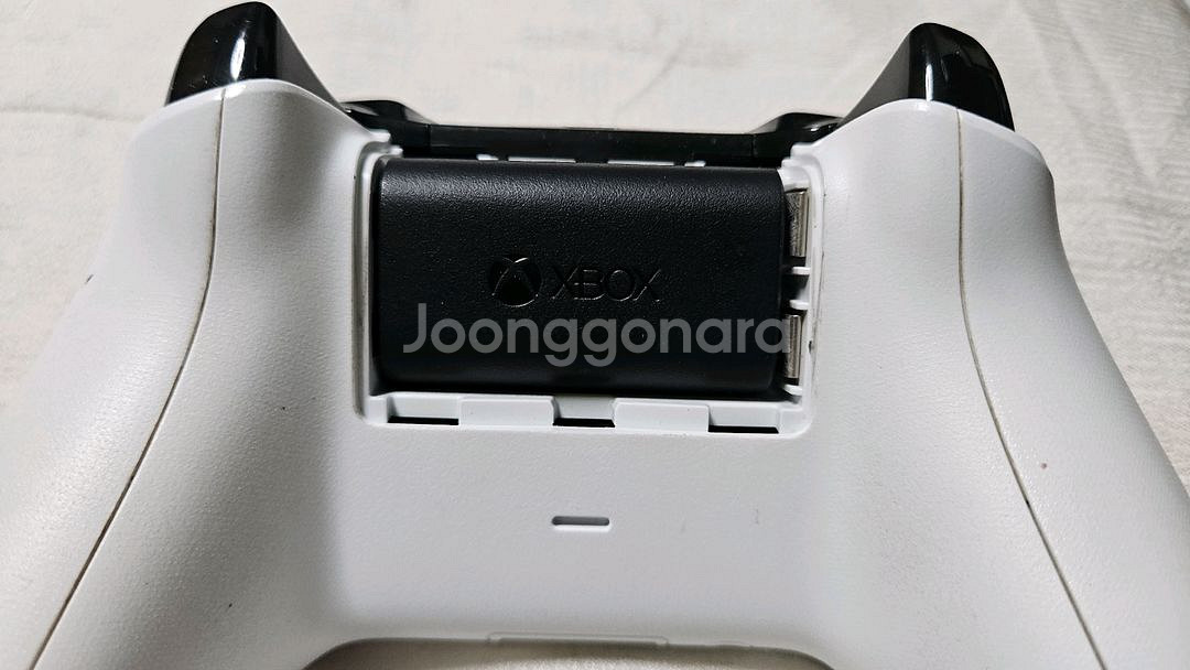 엑박패드 3세대 판매합니다. (전용배터리 포함)--1
