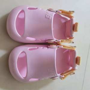 뉴발란스 키즈샌들 팔아요