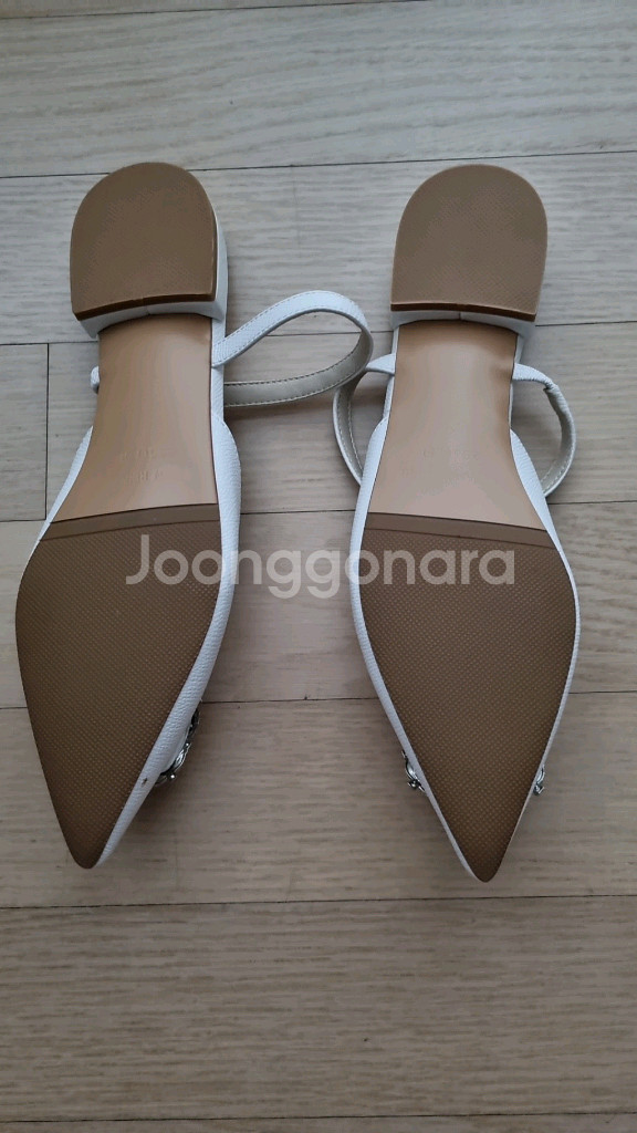 크리스탈 화잇가죽샌달 ㅡ새거--1