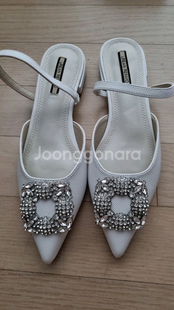 크리스탈 화잇가죽샌달 ㅡ새거--0