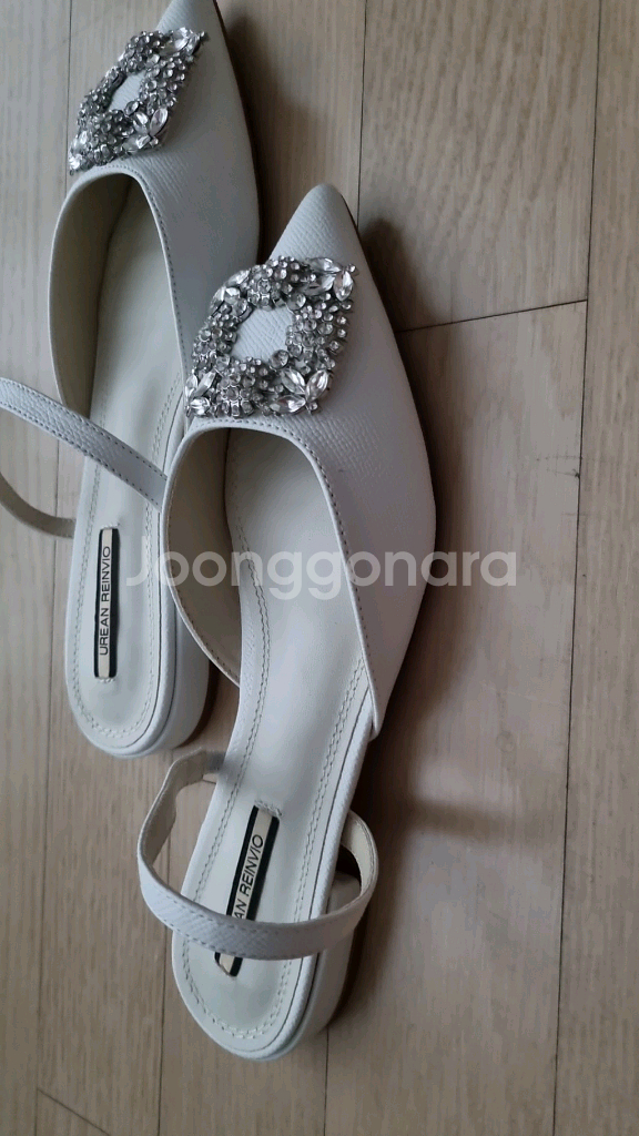 크리스탈 화잇가죽샌달 ㅡ새거--2