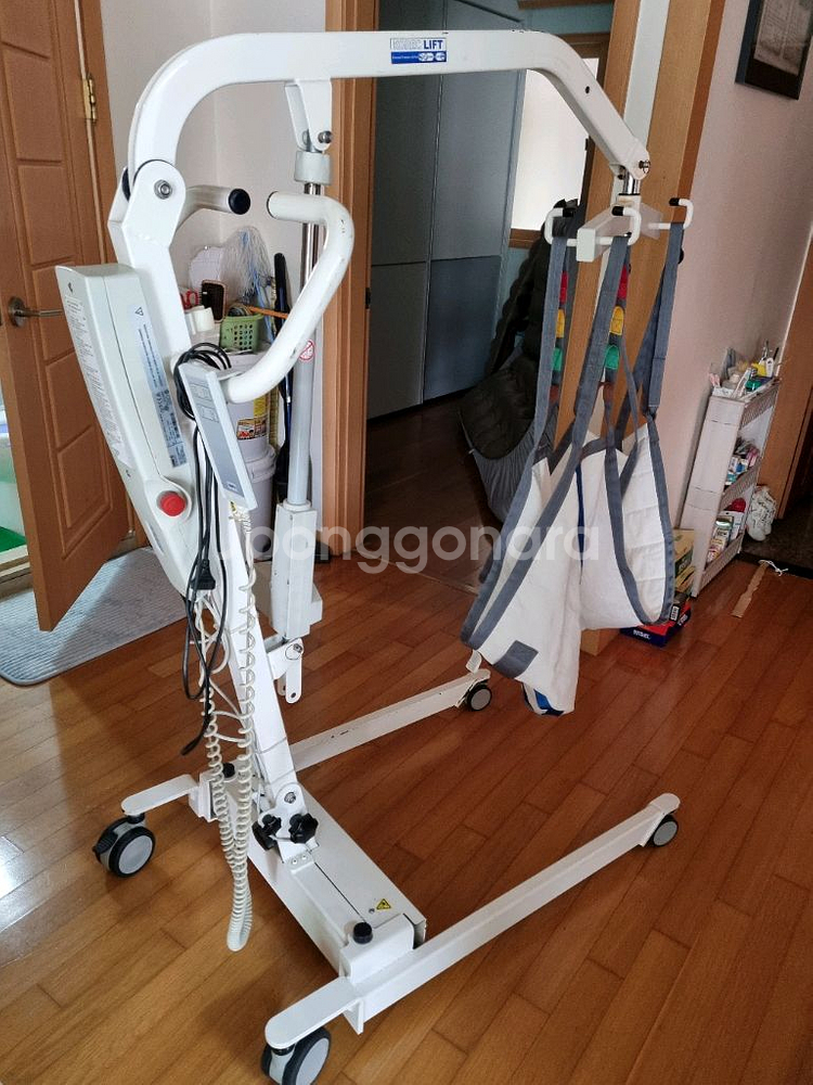 중증 환자 전동식 이동 보조리프트 판매합니다--2